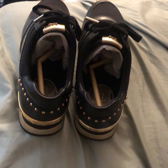 Michael kors Gold and a Black sneakers - Picture 3 of 4
